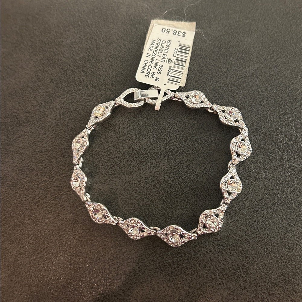 Elegant Ladies Silver Toned 7.5 “ Bracelet with Diamond Like Clear Accents